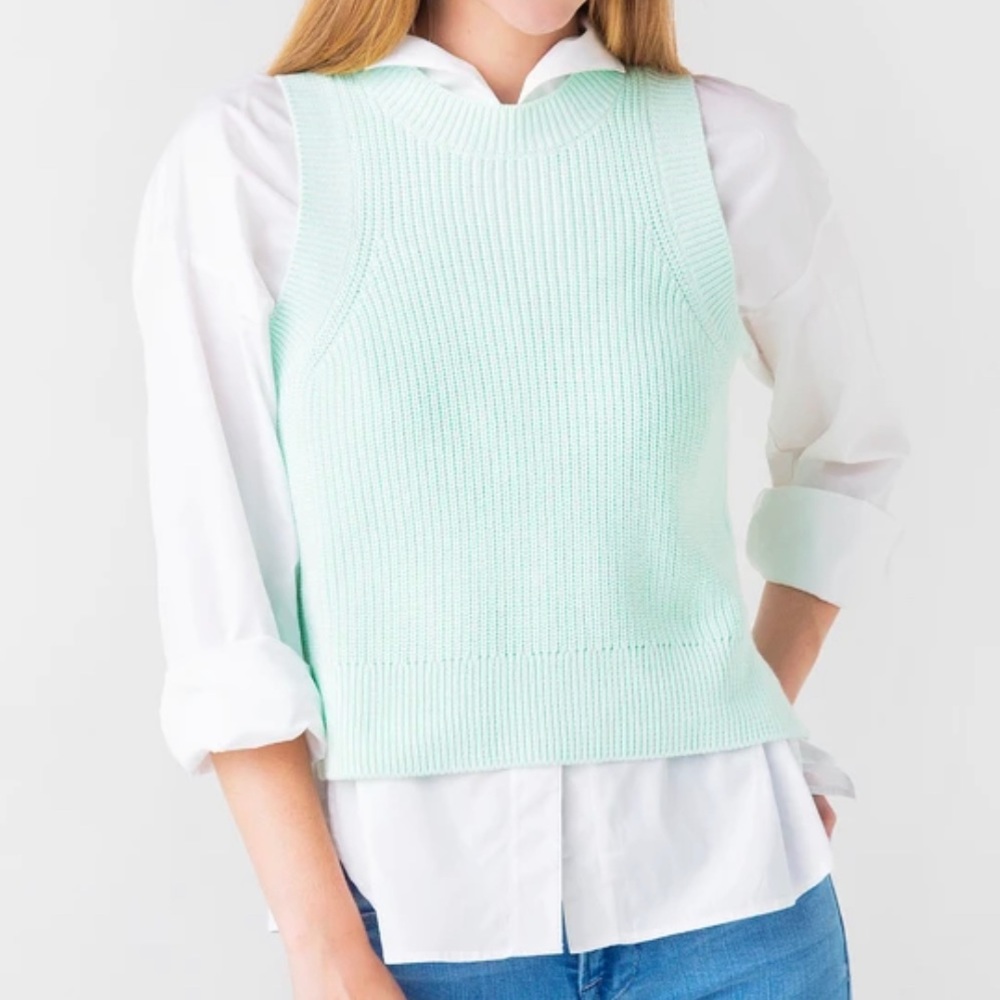 NWT 525 Iced Mint Sweater Vest